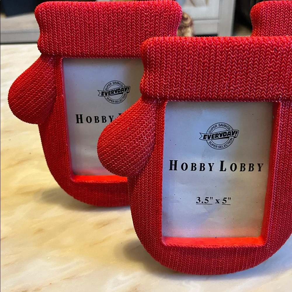 Hobby Lobby Set of 3 Red Mitten Photo Frames Vintage Christmas‎ Size 3.5” x 5”